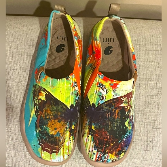 UIN Artistic Slip-On Shoes with Vibrant Butterfly Design, size 8.5 - Picture 1 of 7